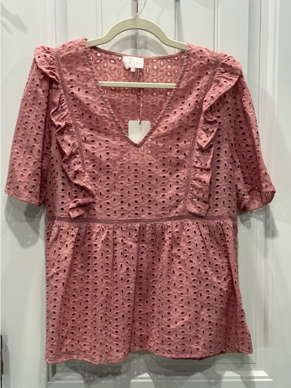 entro Women’s Size Medium Dusty Rose Eyelet Peplum Blouse with Ruffles NWT
